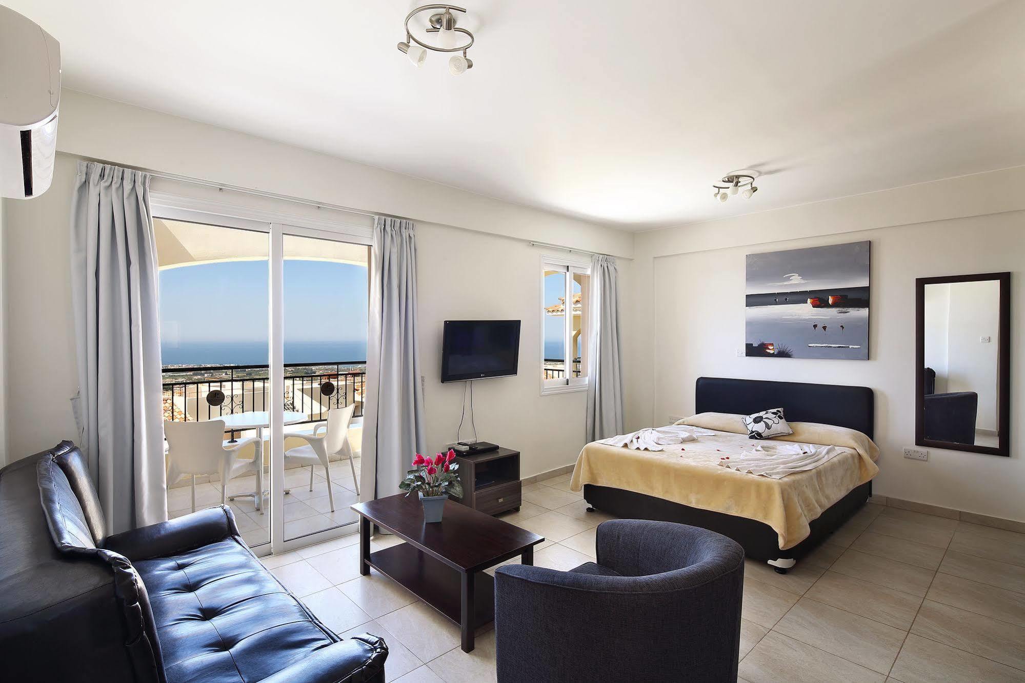 Club St. George (Adults Only) Lejlighedshotel Trimitusa Eksteriør billede