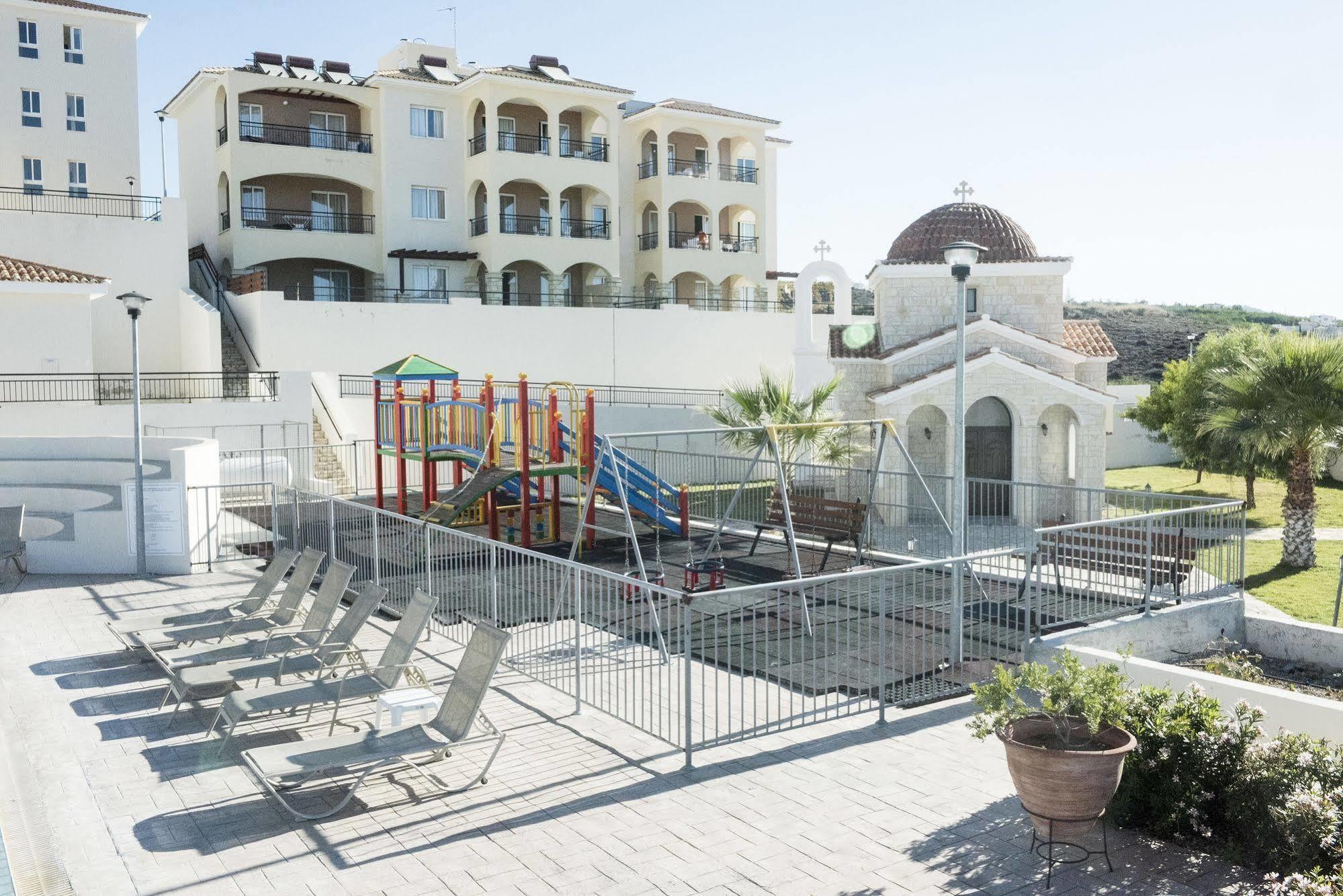 Club St. George (Adults Only) Lejlighedshotel Trimitusa Eksteriør billede