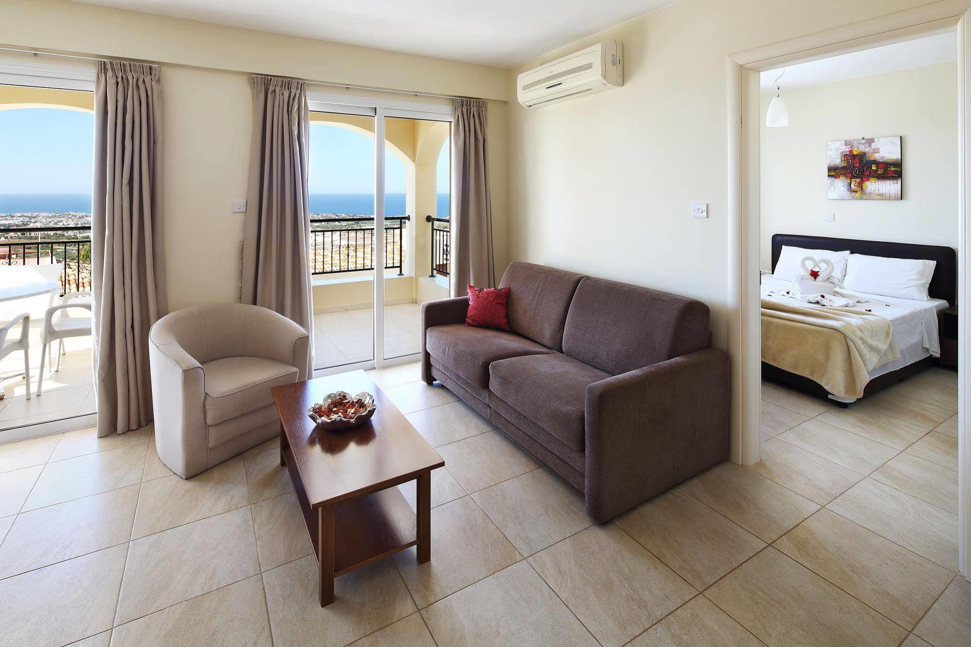 Club St. George (Adults Only) Lejlighedshotel Trimitusa Eksteriør billede